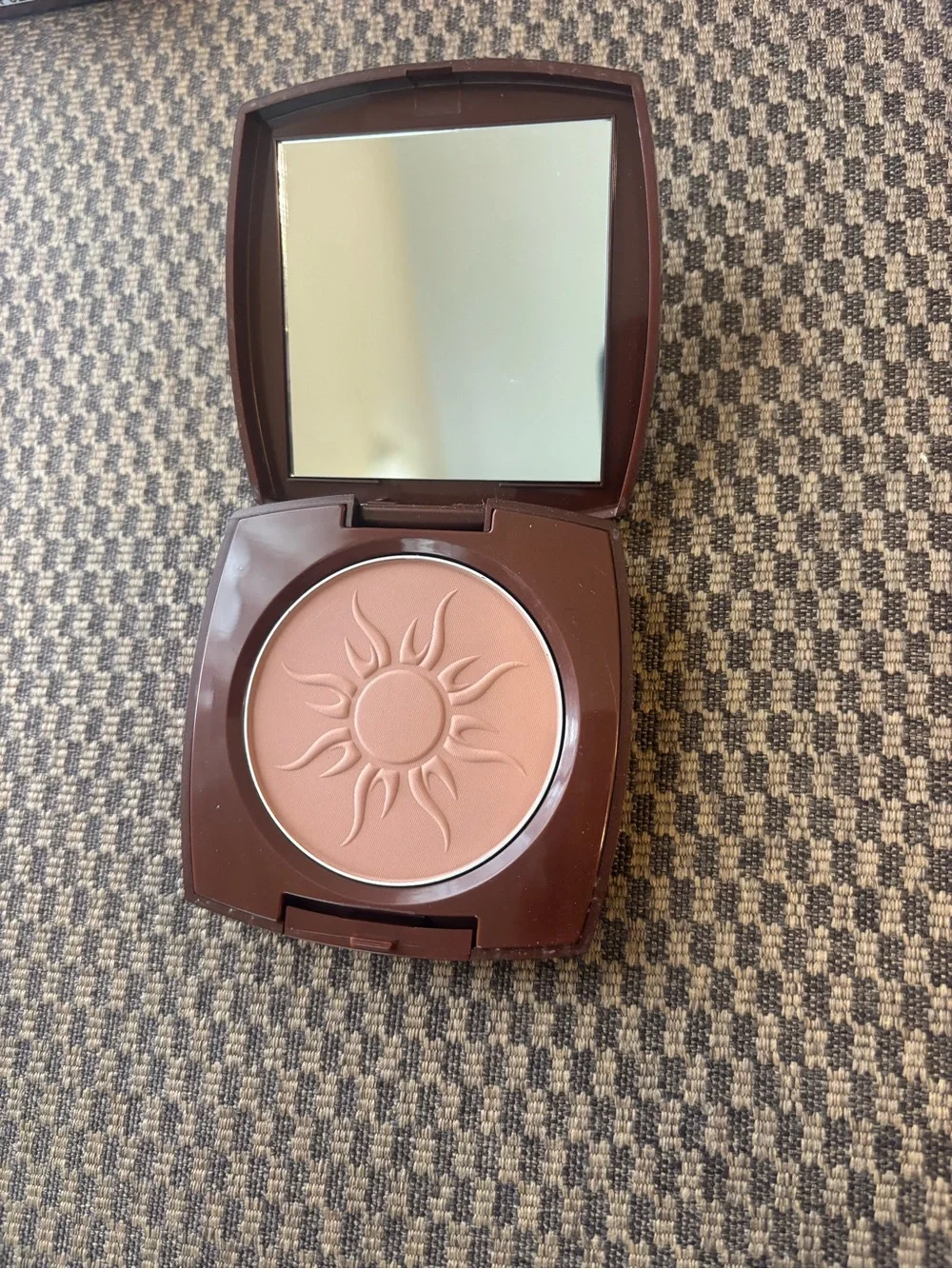 Avon Glow Bronzing Powder 10.5 g net wt 0.37 oz.